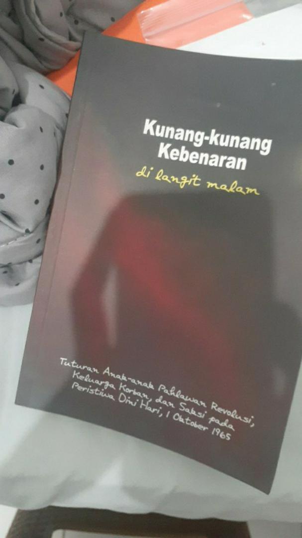 Detail Buku Kunang Kunang Kebenaran Di Langit Malam Nomer 17