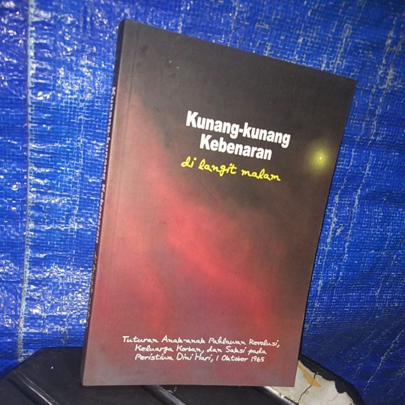 Detail Buku Kunang Kunang Kebenaran Di Langit Malam Nomer 3