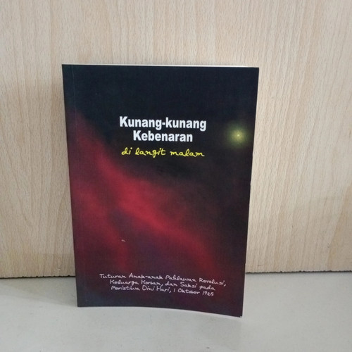 Detail Buku Kunang Kunang Kebenaran Di Langit Malam Nomer 4