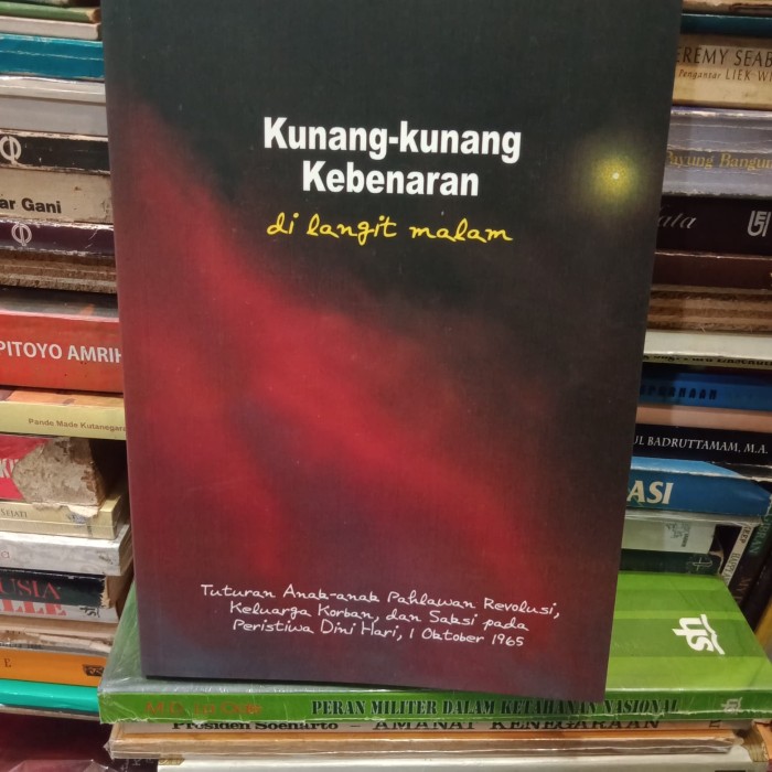 Detail Buku Kunang Kunang Kebenaran Di Langit Malam Nomer 5