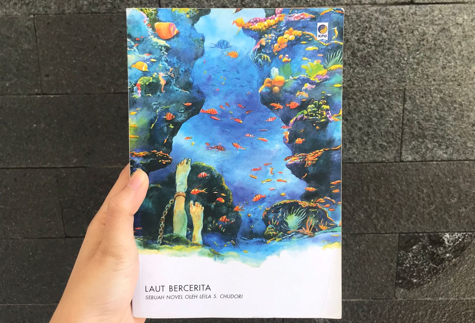 Detail Buku Laut Bercerita Nomer 8