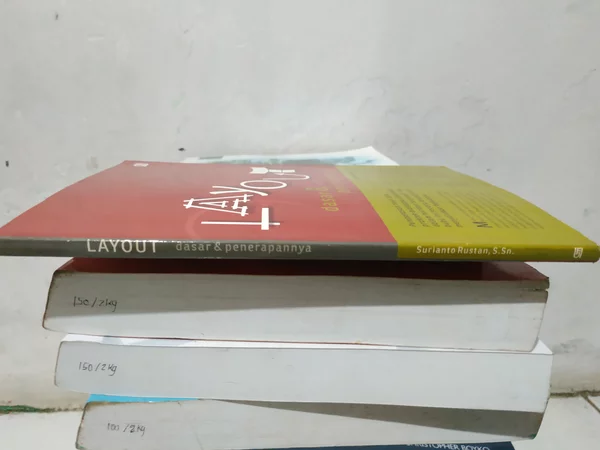 Detail Buku Layout Surianto Rustan Nomer 37