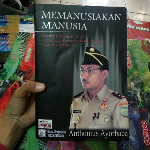 Detail Buku Memanusiakan Manusia Nomer 12