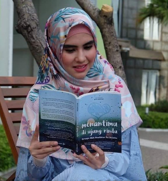 Detail Buku Menantimu Di Ujung Rindu Nomer 23