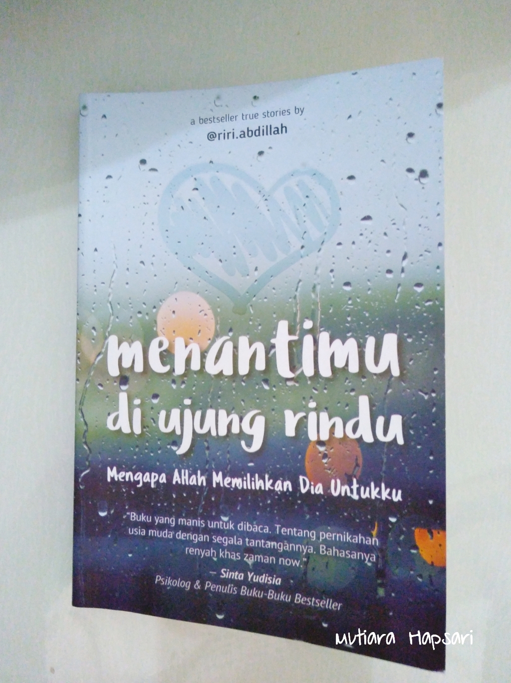 Detail Buku Menantimu Di Ujung Rindu Nomer 4