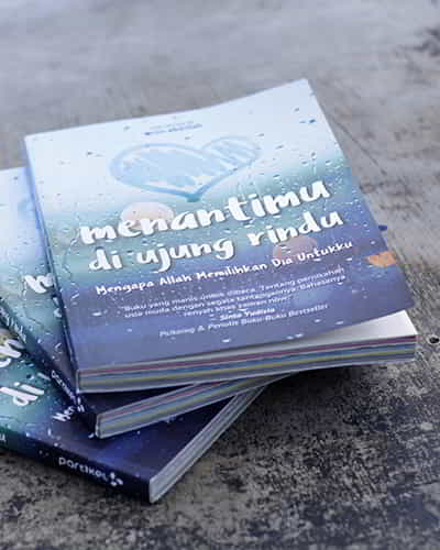 Detail Buku Menantimu Di Ujung Rindu Nomer 33