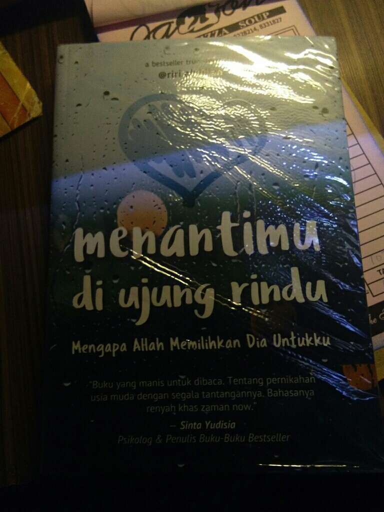 Detail Buku Menantimu Diujung Rindu Nomer 16