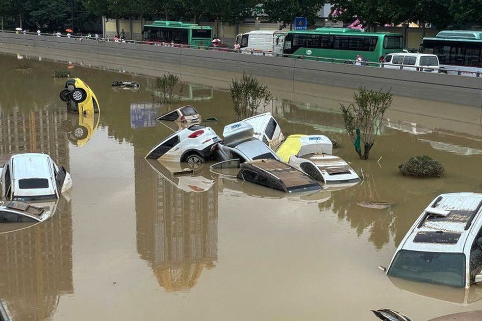 Detail Buku Mimpi Banjir Nomer 15