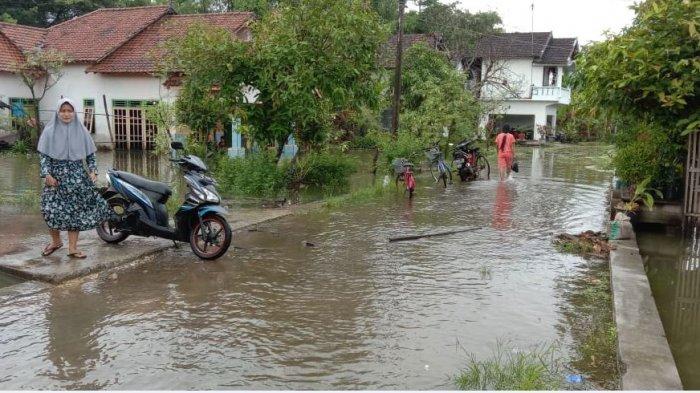 Detail Buku Mimpi Banjir Nomer 30