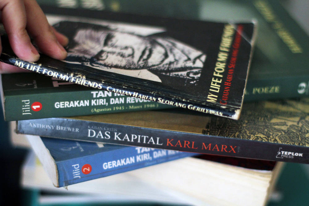 Detail Buku Paham Komunis Nomer 19