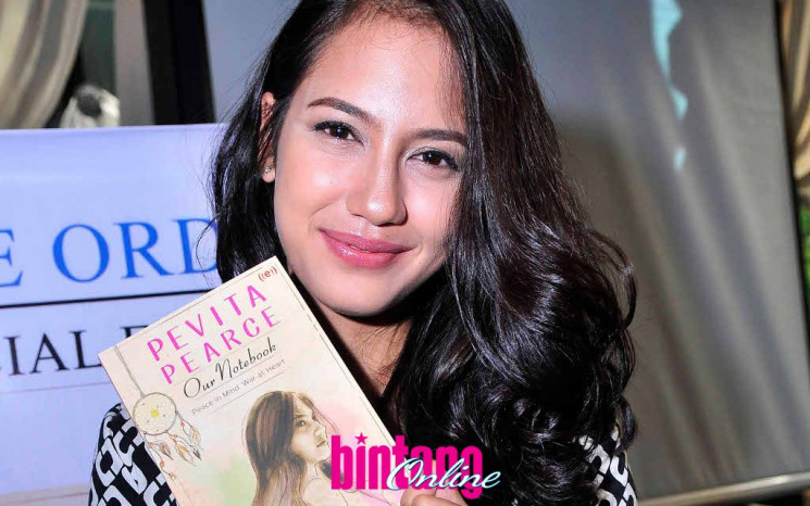 Detail Buku Pevita Pearce Our Notebook Nomer 13
