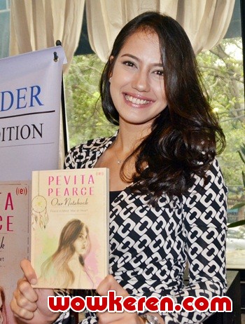 Detail Buku Pevita Pearce Our Notebook Nomer 18