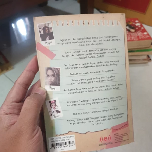 Detail Buku Pevita Pearce Our Notebook Nomer 49
