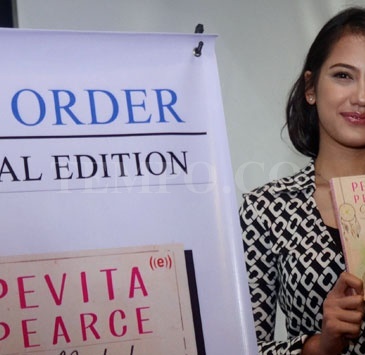 Detail Buku Pevita Pearce Our Notebook Nomer 51