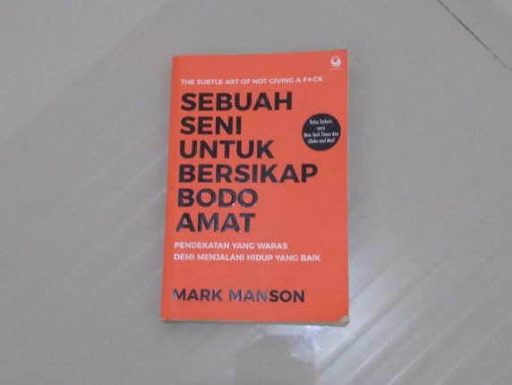 Detail Buku Sebuah Seni Untuk Bersikap Bodo Amat Nomer 36