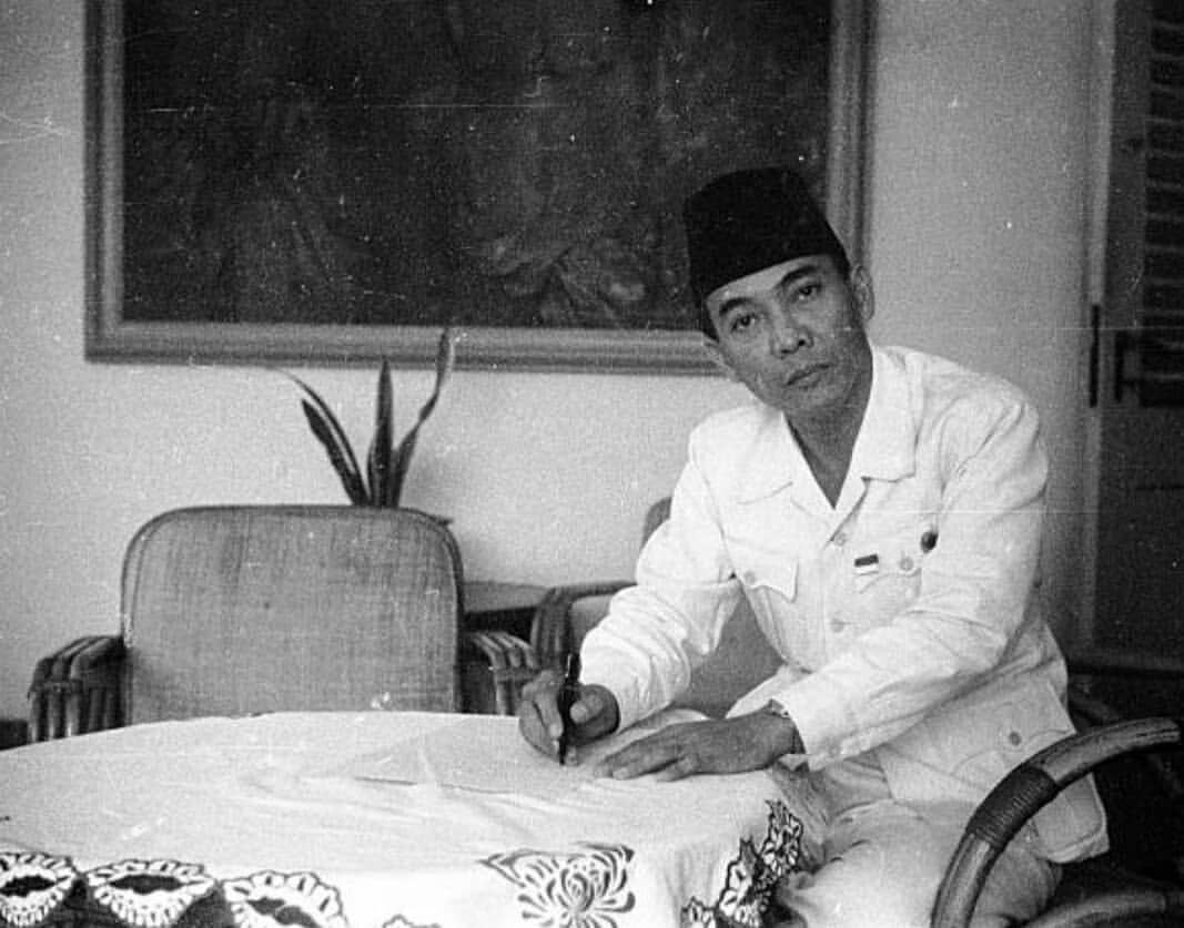 Detail Buku Sejarah Soekarno Nomer 42