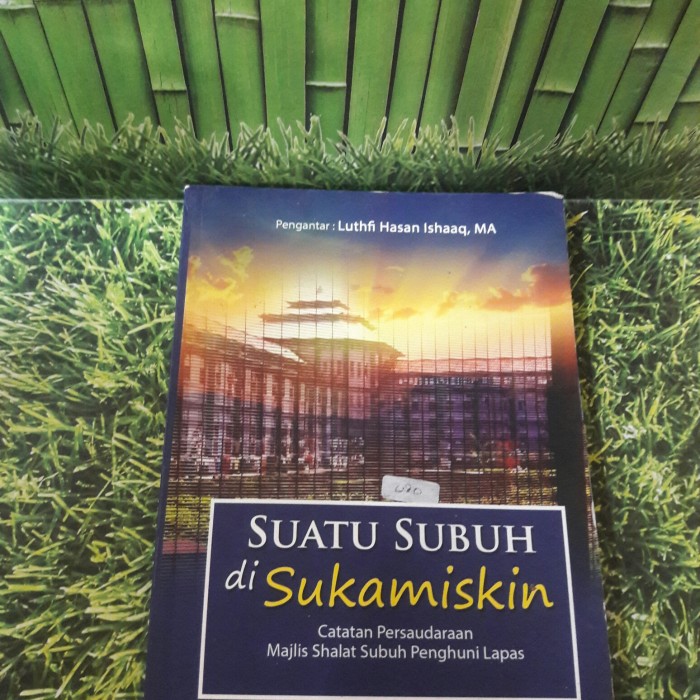 Detail Buku Suatu Subuh Di Sukamiskin Nomer 6