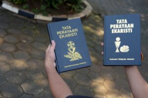 Detail Buku Tata Perayaan Ekaristi Katolik Nomer 42