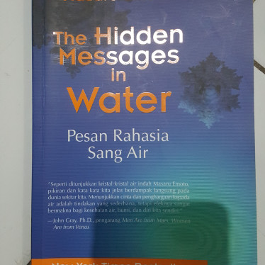 Detail Buku The Hidden Message In Water Nomer 5