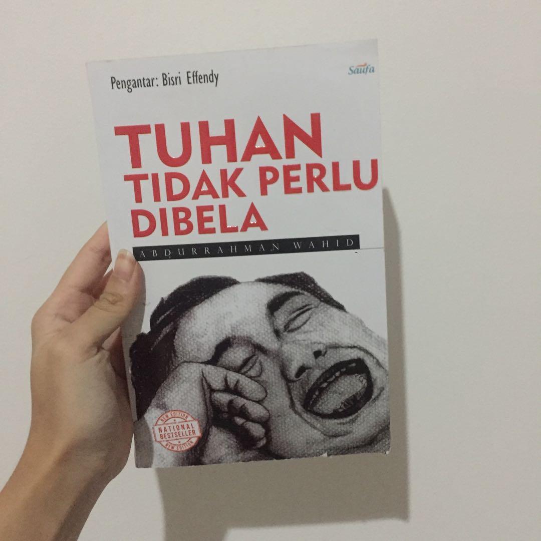 Detail Buku Tuhan Tidak Perlu Dibela Nomer 46