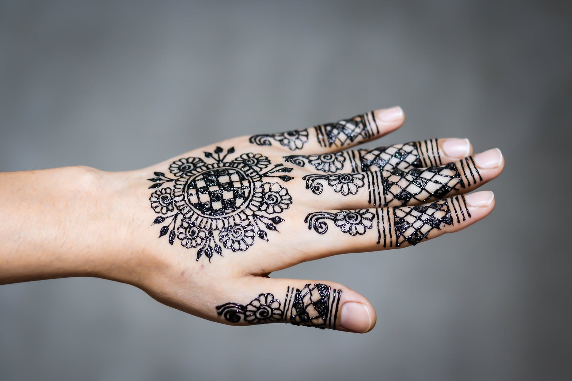 Detail Cara Bikin Henna Di Tangan Nomer 18