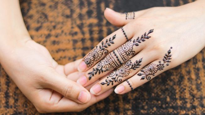 Detail Cara Gambar Henna Nomer 10