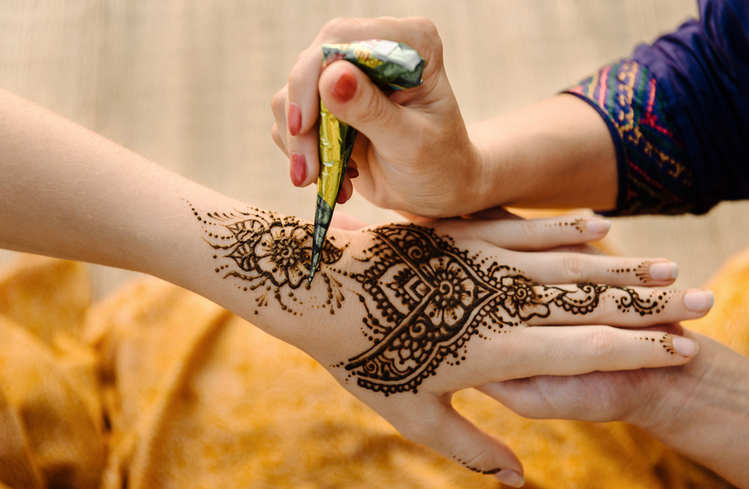 Detail Cara Gambar Henna Nomer 12