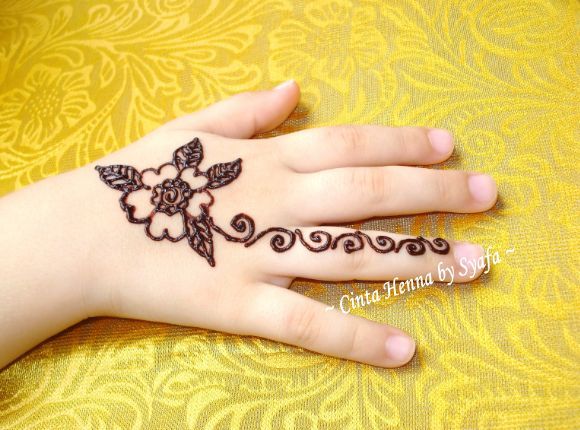 Detail Cara Melukis Henna Di Tangan Nomer 5