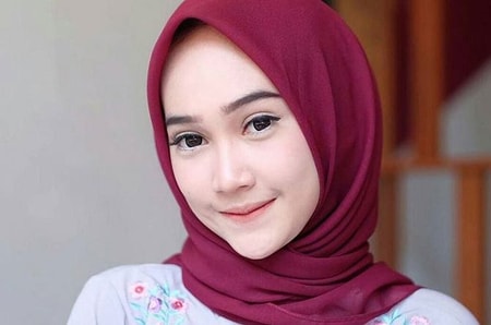 Detail Cara Memakai Jilbab Paris Dua Warna Nomer 46