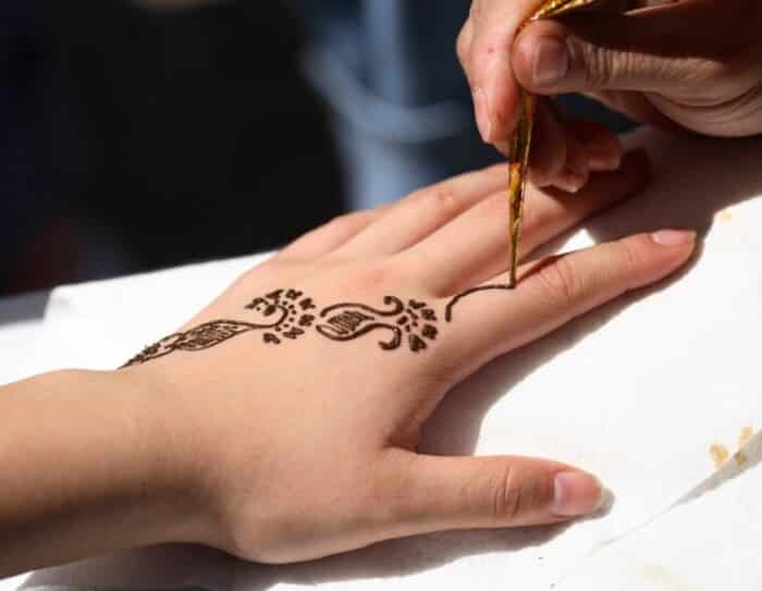 Detail Cara Membuat Motif Henna Di Tangan Nomer 31