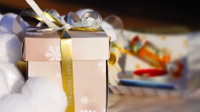 Detail Cara Menggambar Kado Natal Nomer 30