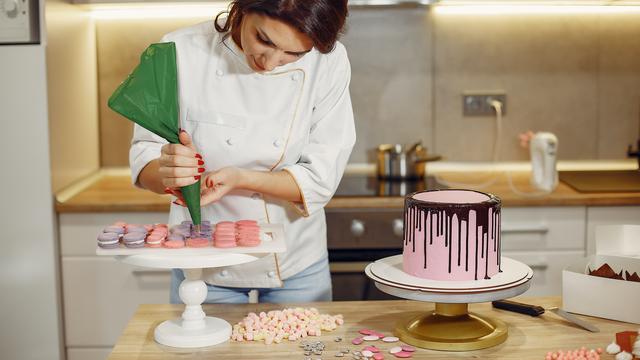 Detail Cara Menggambar Kue Ulang Tahun Nomer 23