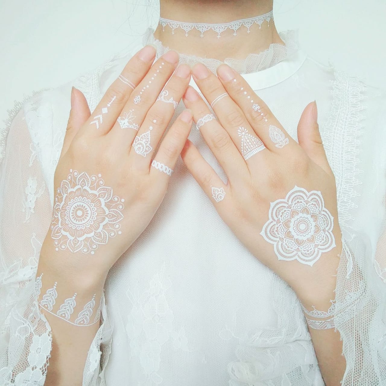 Detail Cara Menghias Henna Di Tangan Nomer 22