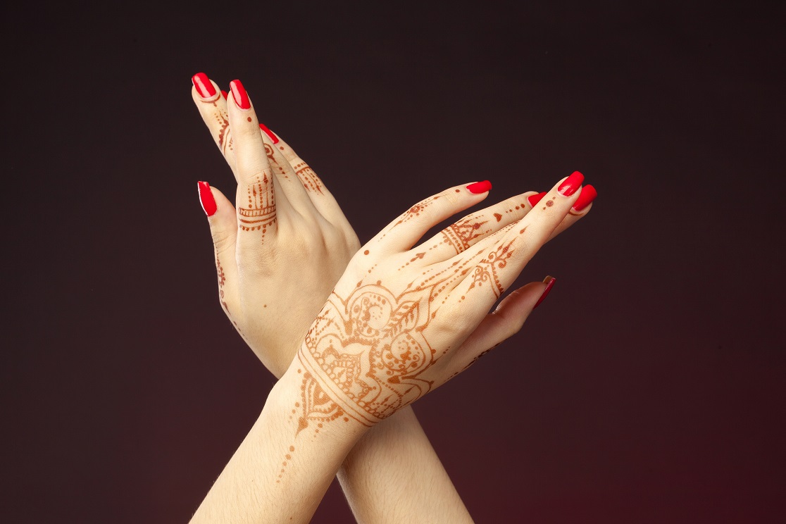 Detail Cara Menghias Henna Di Tangan Nomer 31