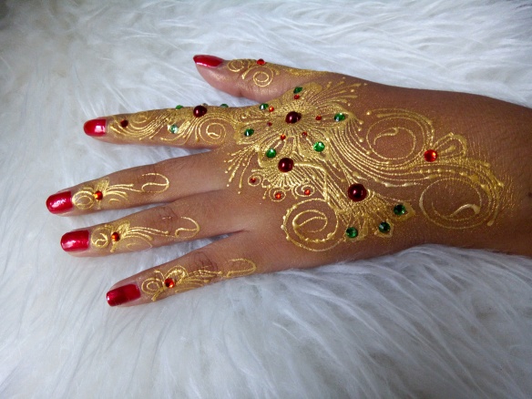 Detail Cara Menghias Henna Di Tangan Nomer 32
