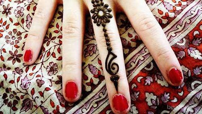 Detail Cara Menghias Henna Di Tangan Nomer 34