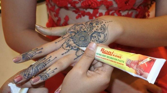 Detail Cara Menghias Henna Di Tangan Nomer 35