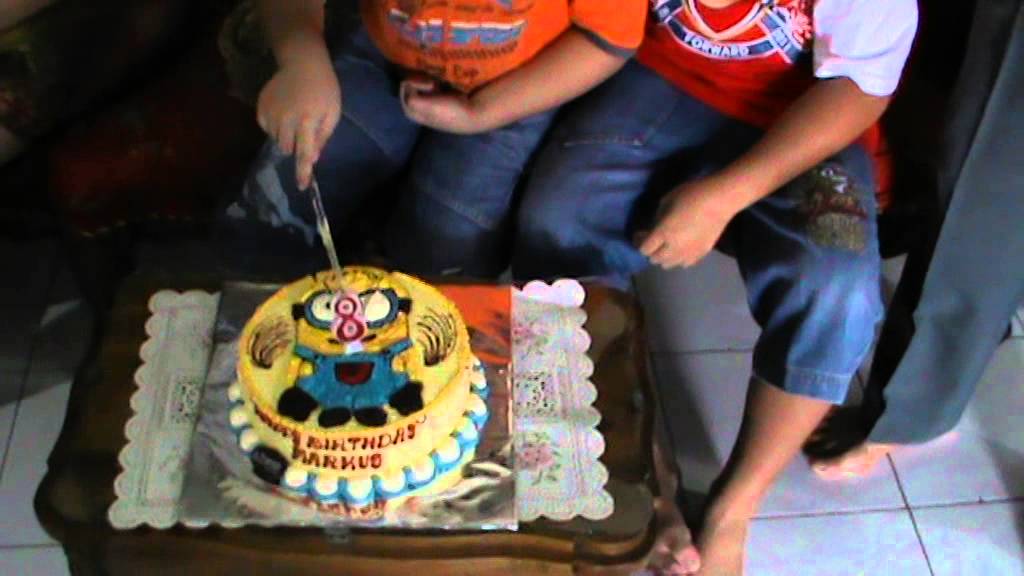 Detail Cara Potong Kue Ulang Tahun Nomer 16