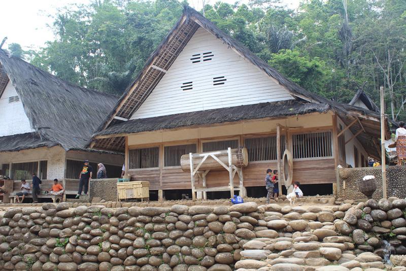 Detail Ciri Khusus Rumah Adat Jawa Barat Nomer 34