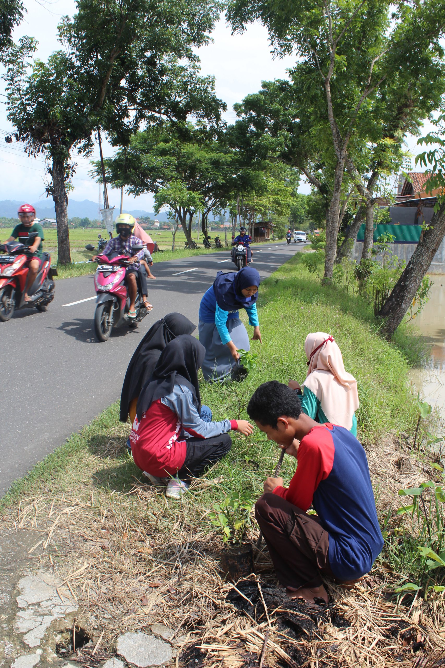 Detail Contoh Cinta Alam Dan Kasih Sayang Sesama Manusia Nomer 3