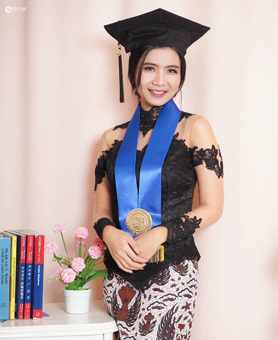 Detail Contoh Gaya Foto Wisuda Nomer 18