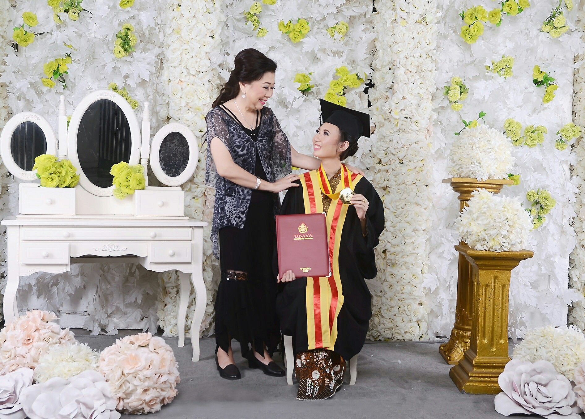 Detail Contoh Gaya Foto Wisuda Nomer 22