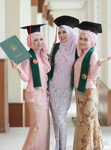 Detail Contoh Gaya Foto Wisuda Nomer 52