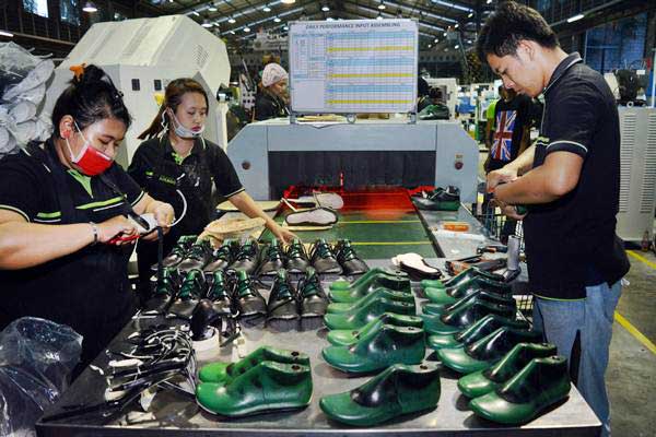 Detail Contoh Produksi Massal Sepatu Nomer 10