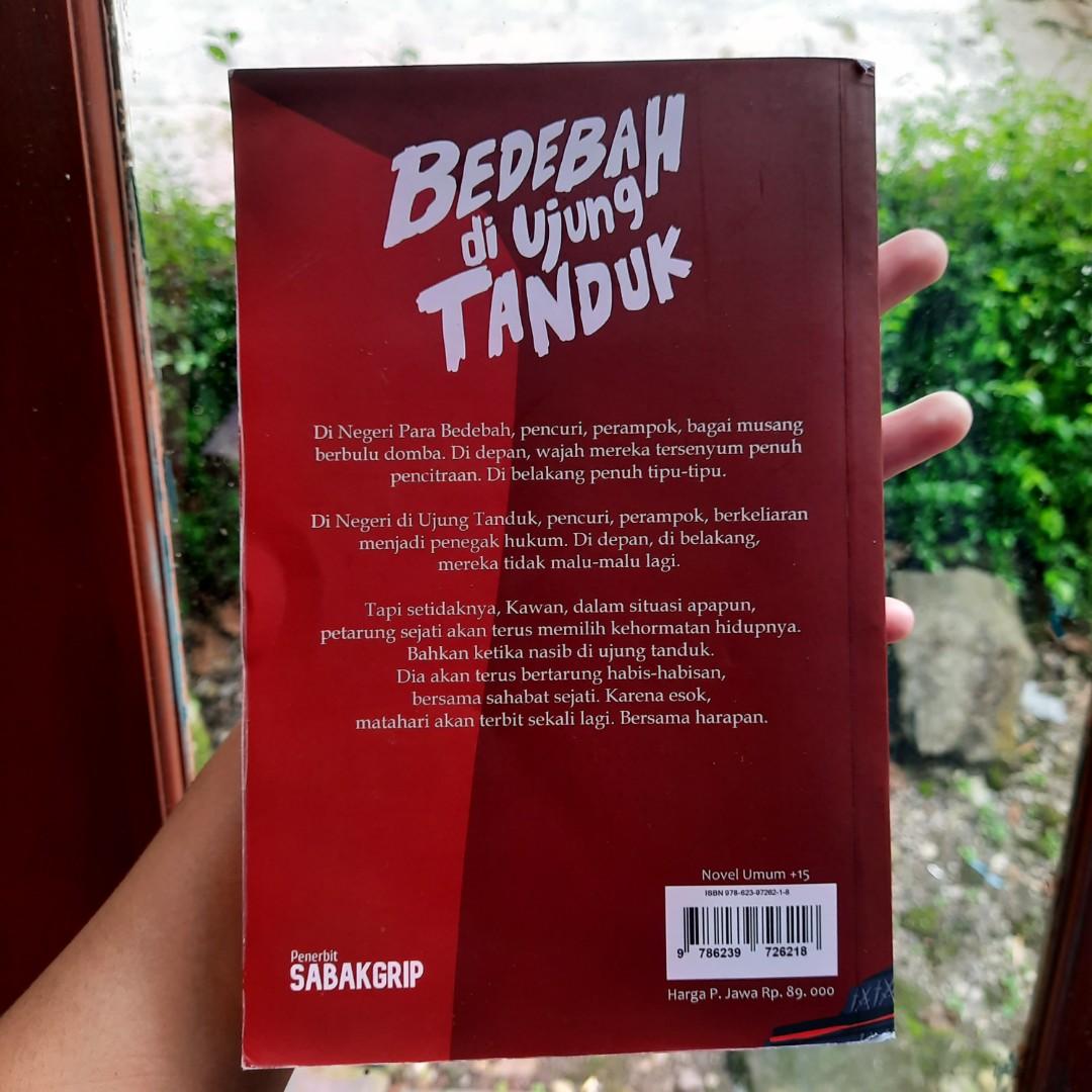 Detail Cover Buku Negeri Di Ujung Tanduk Nomer 44