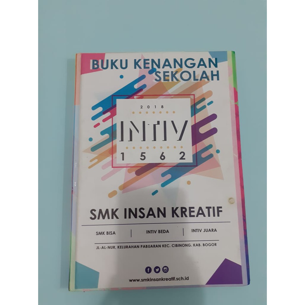 Detail Cover Buku Tahunan Sekolah Nomer 31