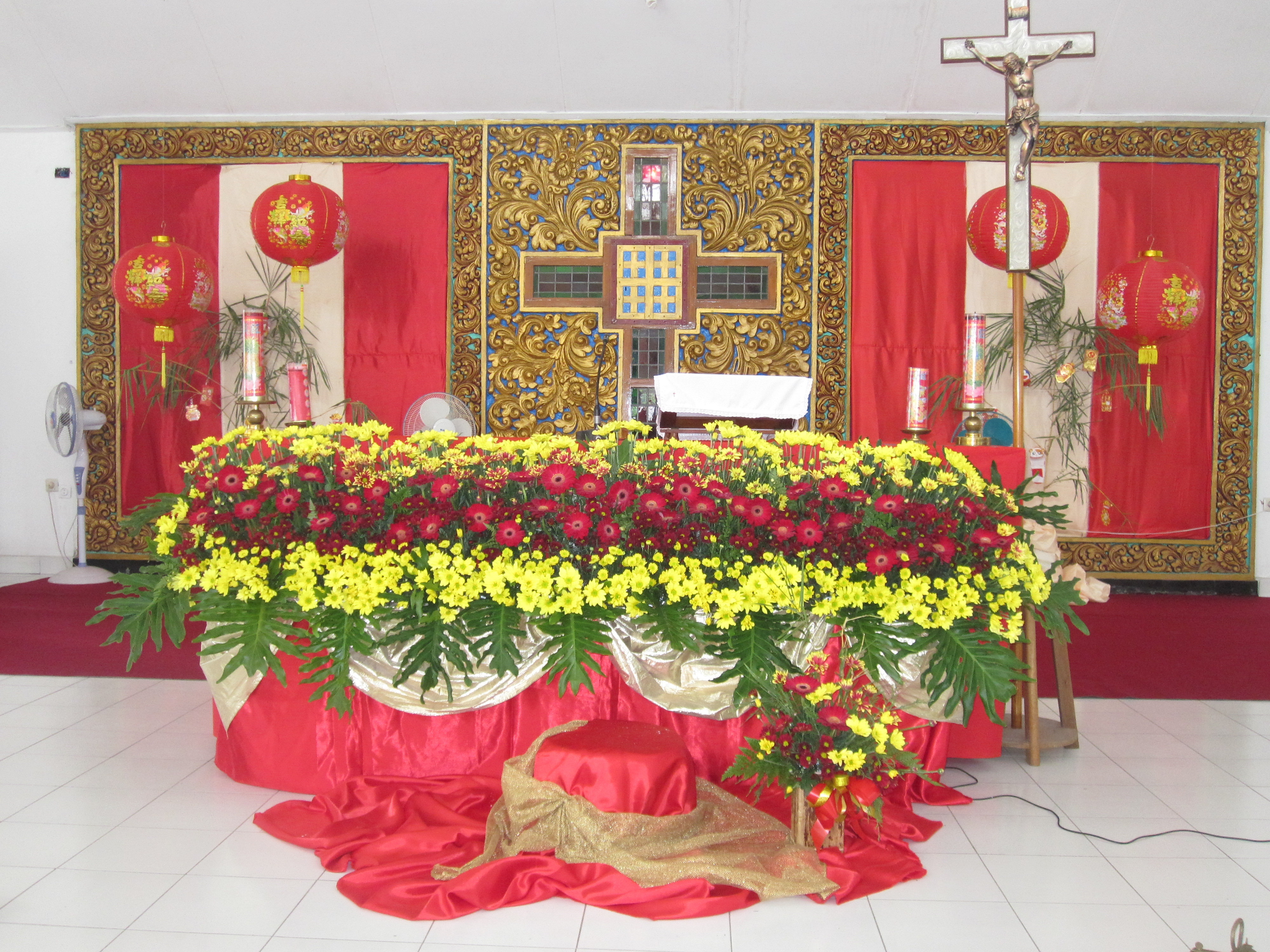 Detail Dekorasi Altar Gereja Untuk Natal Nomer 12