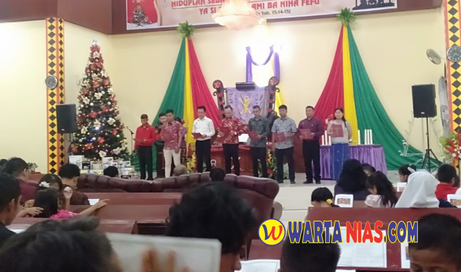 Detail Dekorasi Altar Gereja Untuk Natal Nomer 16