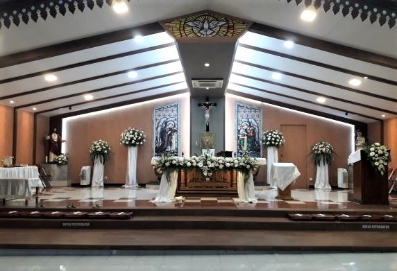 Detail Dekorasi Altar Gereja Untuk Pernikahan Nomer 21