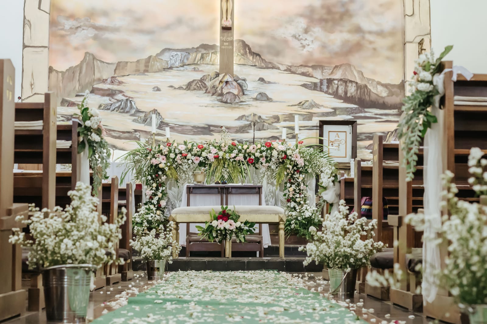 Detail Dekorasi Altar Gereja Untuk Pernikahan Nomer 37